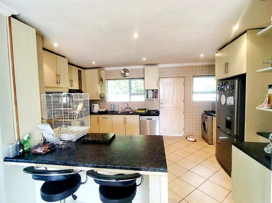 6 Bedroom Property for Sale in Kidds Beach Eastern Cape